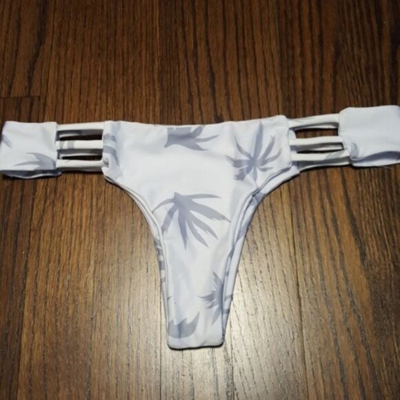 NWOT Gray White Palm Tree Bikini Bottom - Picture 1 of 2
